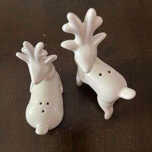 Salt & Pepper Shaker reindeer Set White Ceramic Winter Deer with Scarfs